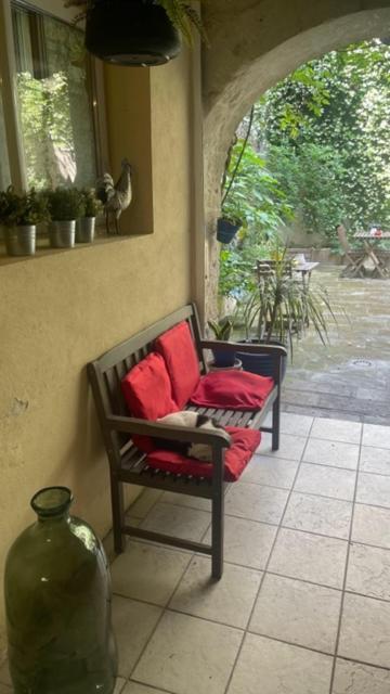 Le Grand Rouget Apartment Beaucaire  Exterior photo